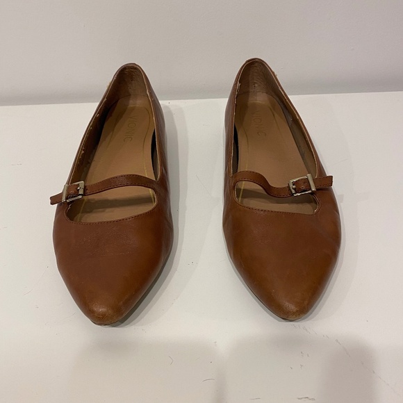 Vionic Delilah Adjustable Strap Mocha Pointed Toe Work Flat Size 7.5 - Picture 3 of 10